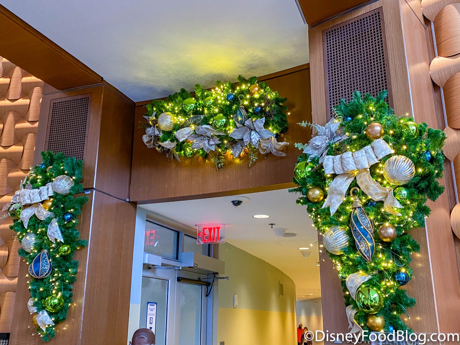 Festive Greenery Is Decorated in Wintery Colors