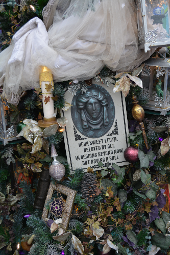 Haunted Mansion Tombstone Detail