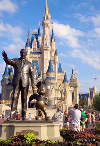 Partners Statue with Castle Full Frame