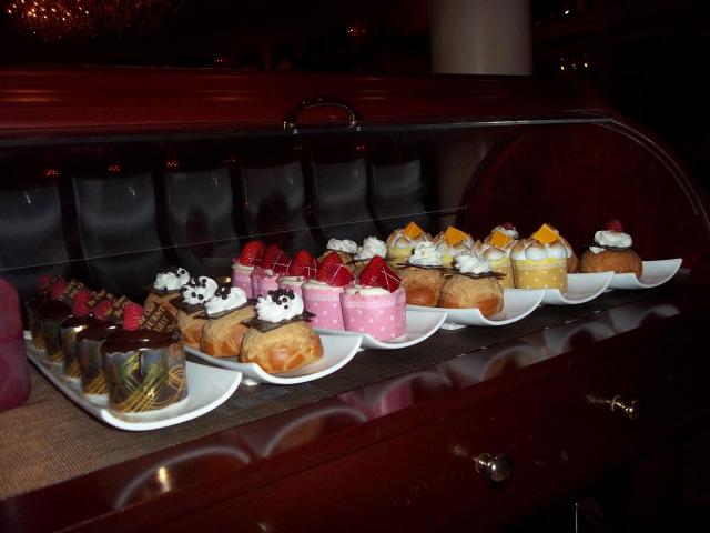 The beautiful dessert cart!