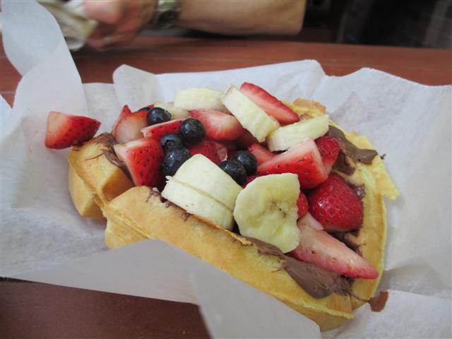 fruit_and_nutella_waffle_small.jpg