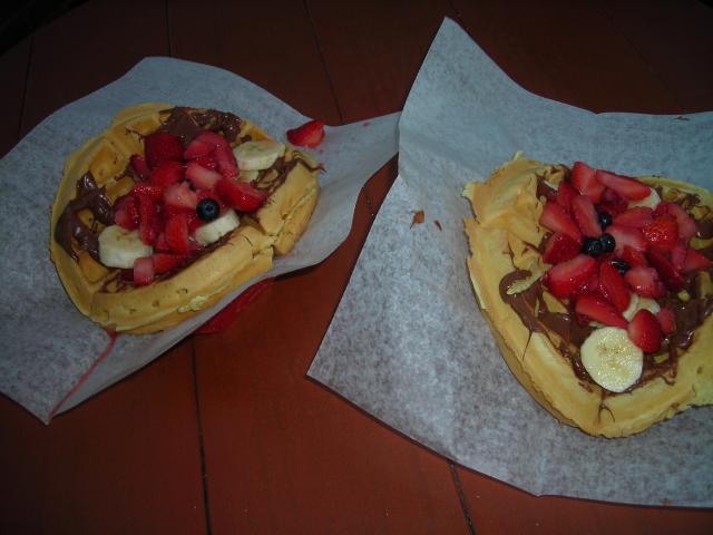 nutella_fruit_waffle.jpg