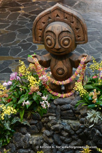 Maui Tiki Holds Ceremonial Leis